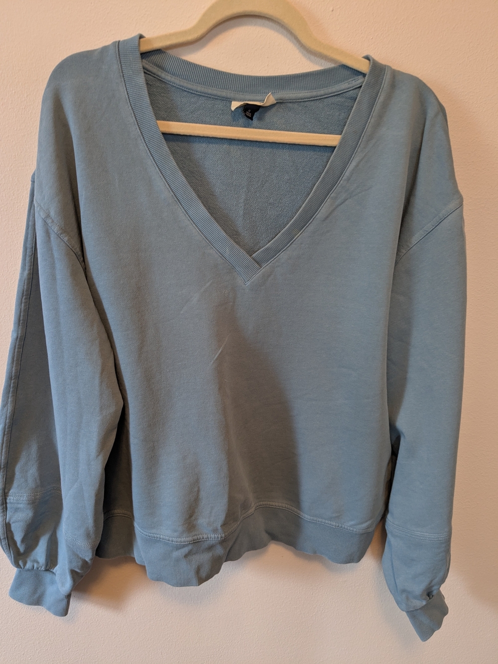 Universal Thread Women's Dusty Blue V-Neck Sweatshirt